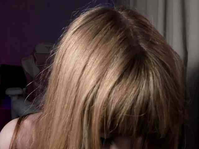 mnepohuyy Live Webcam on BongaCams