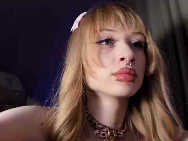 mnepohuyy Live Webcam on BongaCams