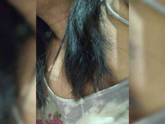 revive02 Live Webcam on BongaCams