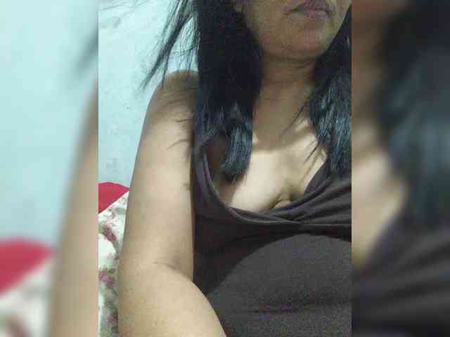 revive02 Live Webcam on BongaCams