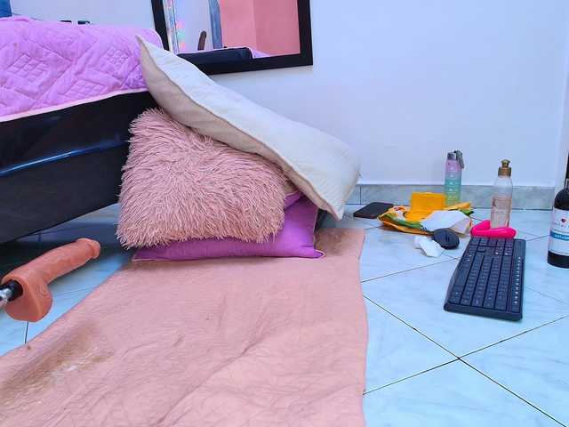 rayne-lor's BongaCams show and profile