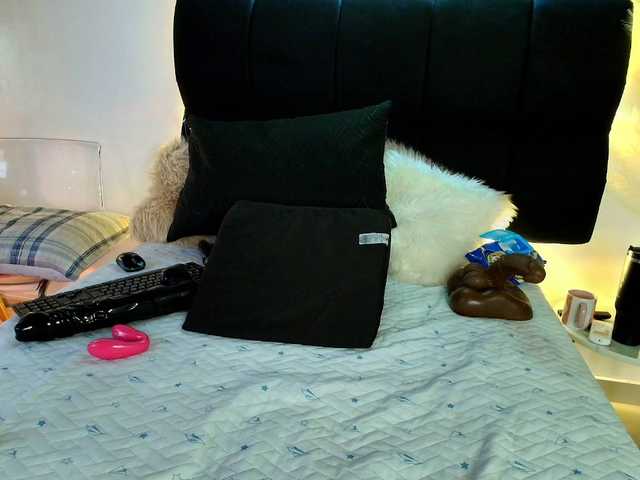 rayne-lor's BongaCams show and profile