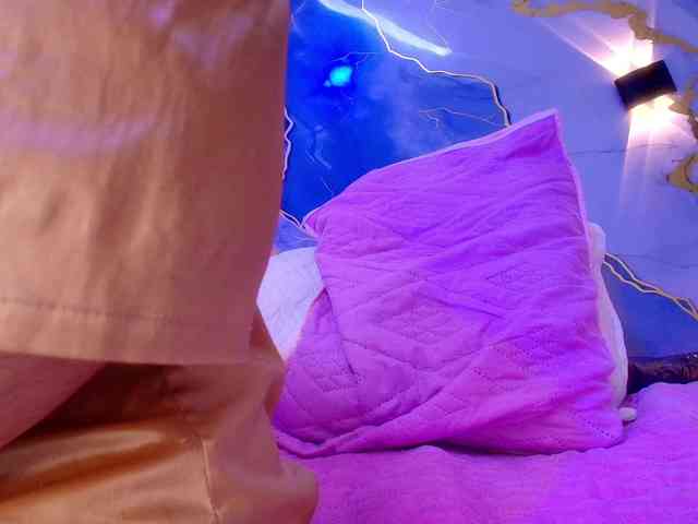 rayne-lor Live Webcam on BongaCams