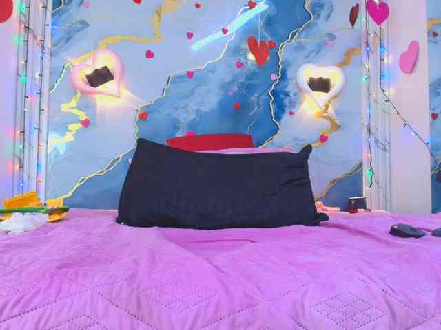 rayne-lor Live Webcam on BongaCams