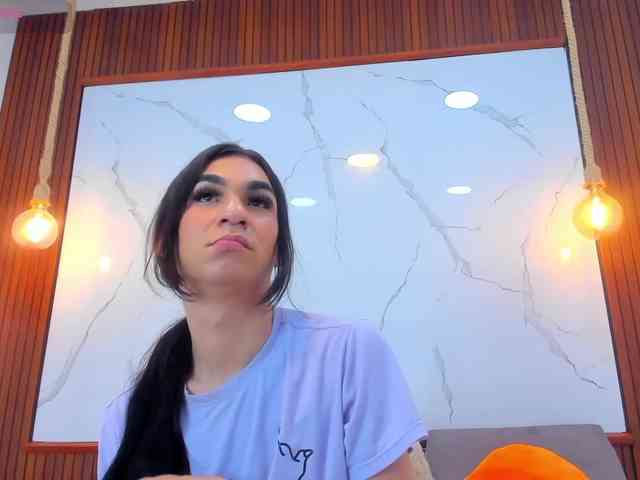 Mia-Thompson-1 Live Webcam on BongaCams