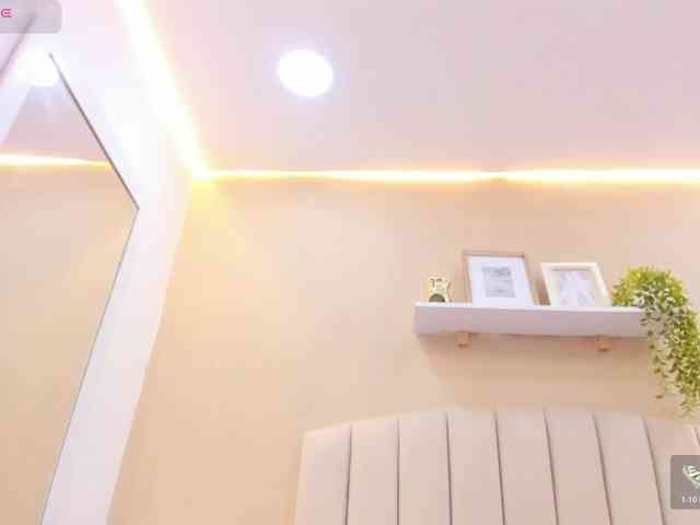 Mia-Thompson-1 Live Webcam on BongaCams