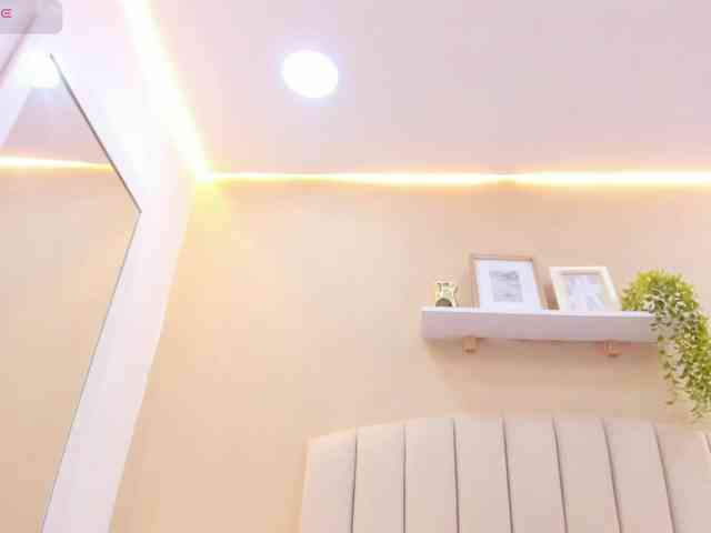 Mia-Thompson-1 Live Webcam on BongaCams