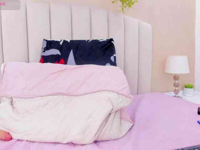 Mia-Thompson-1 Live Webcam on BongaCams