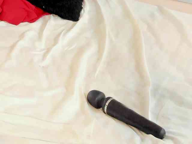 Caryn-Logan webcam