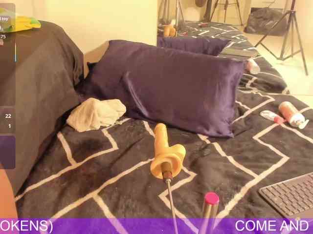 Caryn-Logan webcam
