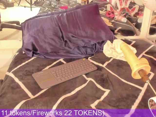 Caryn-Logan webcam