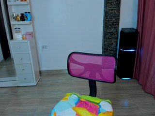 Brunette-Of-Your-Dreams Porn Show