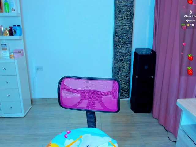 Brunette-Of-Your-Dreams's BongaCams show and profile