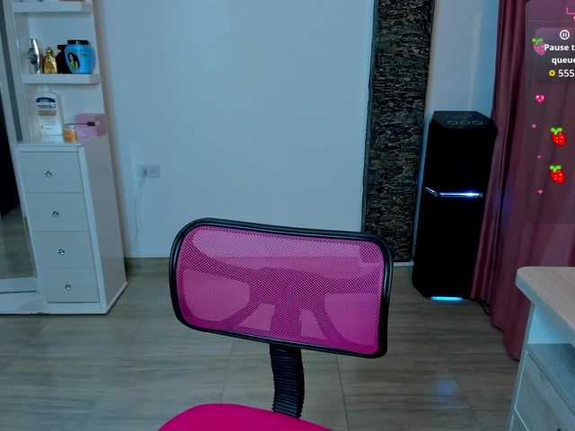 Brunette-Of-Your-Dreams's BongaCams show and profile