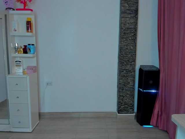 Brunette-Of-Your-Dreams's BongaCams show and profile