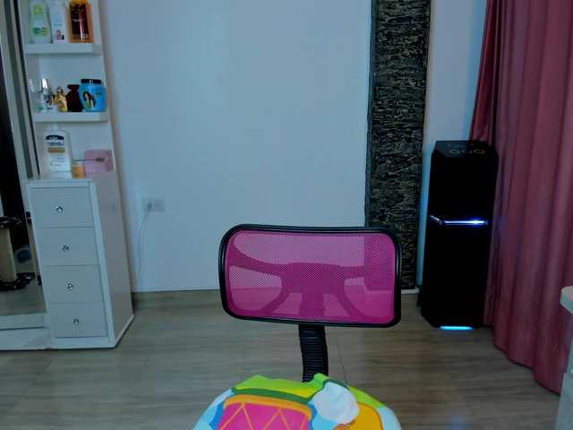 Brunette-Of-Your-Dreams's BongaCams show and profile