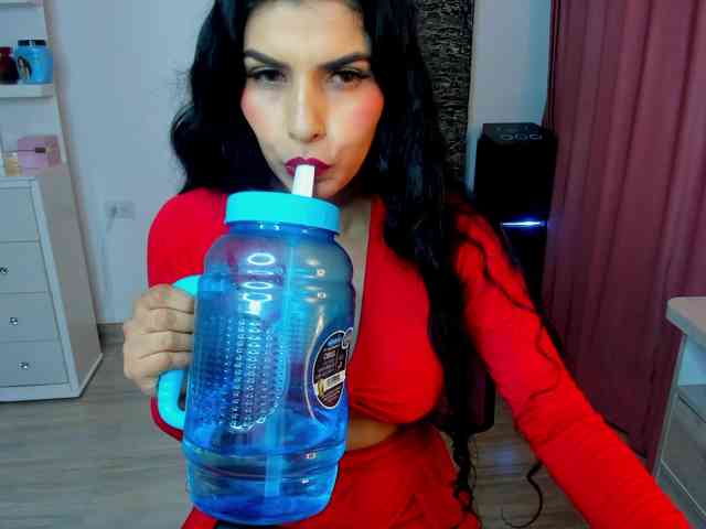 Brunette-Of-Your-Dreams webcam