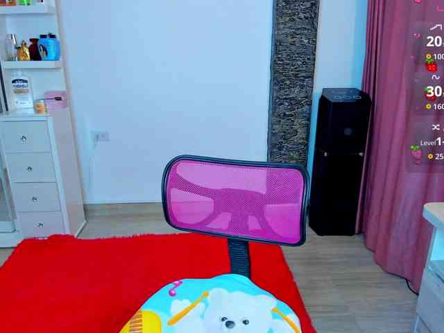 Brunette-Of-Your-Dreams webcam