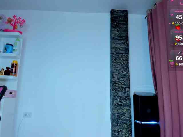 Brunette-Of-Your-Dreams webcam