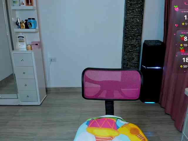 Brunette-Of-Your-Dreams webcam