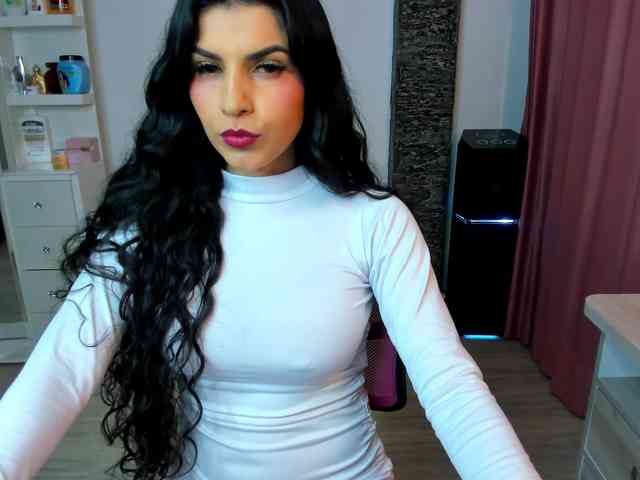 Brunette-Of-Your-Dreams webcam