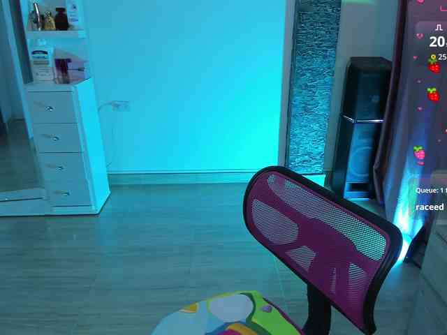 Brunette-Of-Your-Dreams webcam