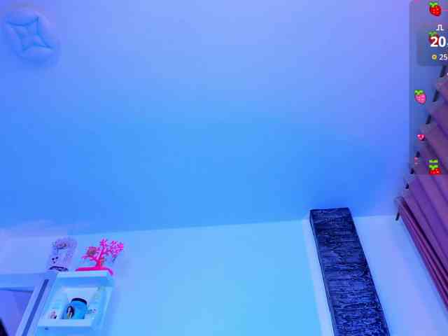 Brunette-Of-Your-Dreams webcam