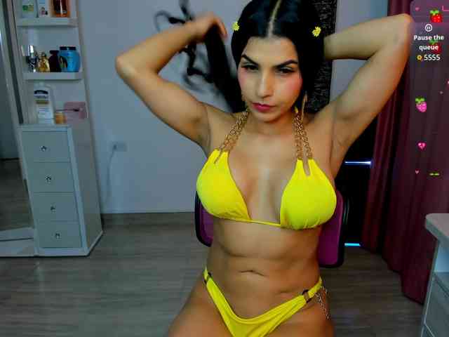 Brunette-Of-Your-Dreams webcam