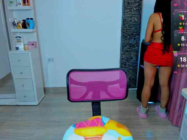 Brunette-Of-Your-Dreams webcam