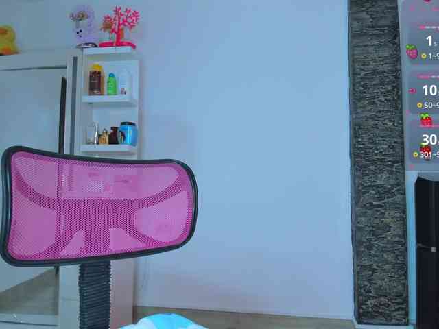 Brunette-Of-Your-Dreams webcam