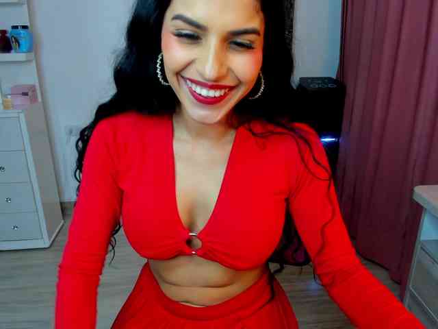 Brunette-Of-Your-Dreams webcam