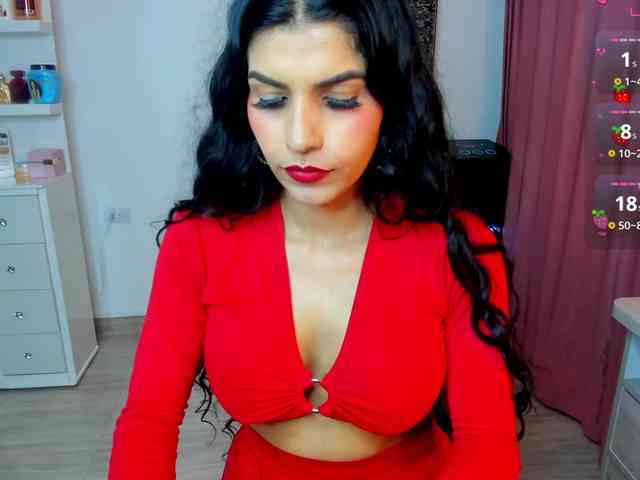 Brunette-Of-Your-Dreams webcam