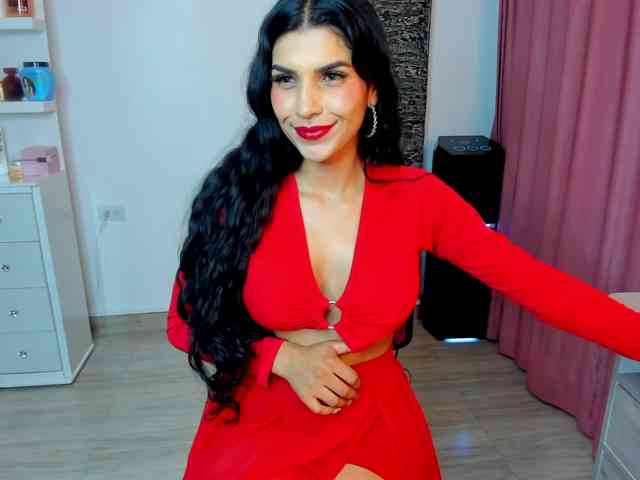 Brunette-Of-Your-Dreams webcam