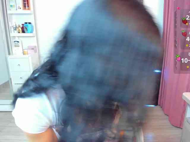 Brunette-Of-Your-Dreams webcam