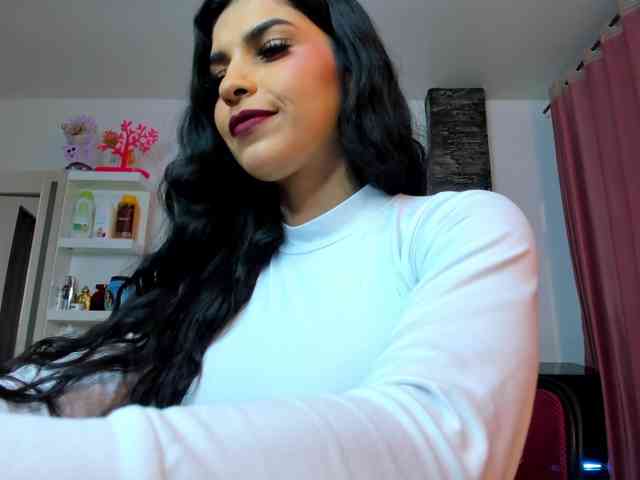 Brunette-Of-Your-Dreams webcam