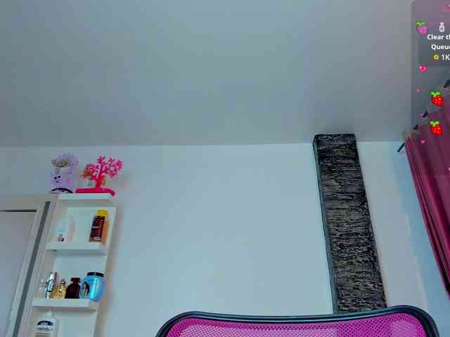 Brunette-Of-Your-Dreams webcam