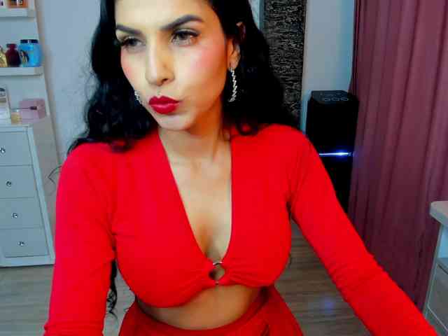 Brunette-Of-Your-Dreams webcam