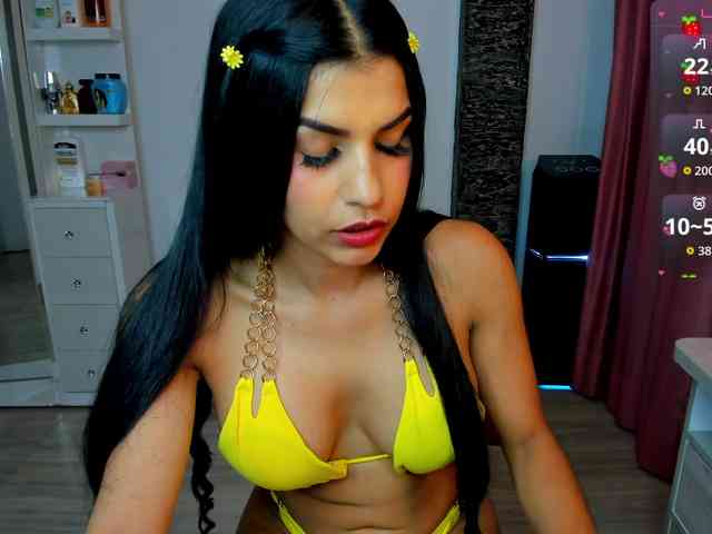 Brunette-Of-Your-Dreams webcam