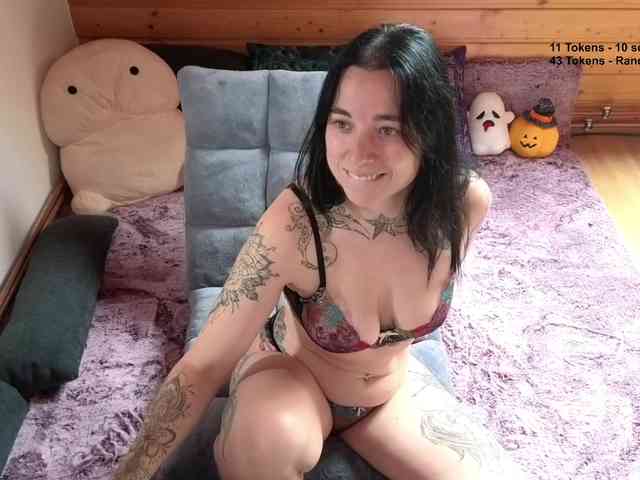 Lunaticminx- webcam