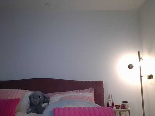 NicoleSarahX's BongaCams show and profile