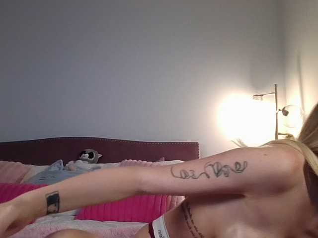 NicoleSarahX's BongaCams show and profile