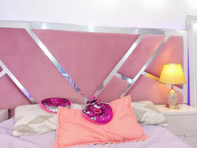 NinnaVous webcam bongacams model stream image