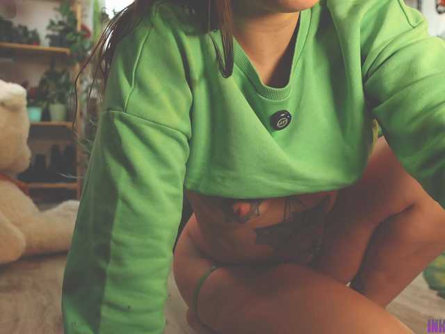 DeadButterfly's BongaCams show and profile