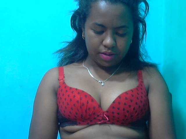 Queencamie webcam bongacams model stream image