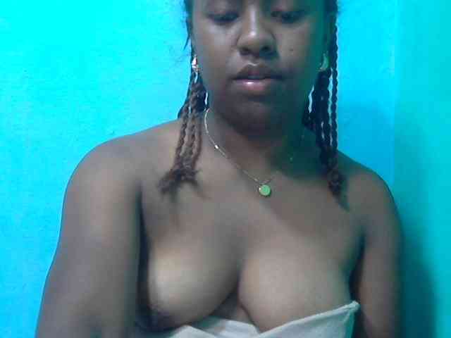 Queencamie webcam