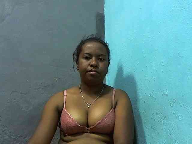 Queencamie webcam