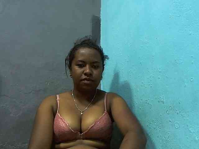 Queencamie webcam
