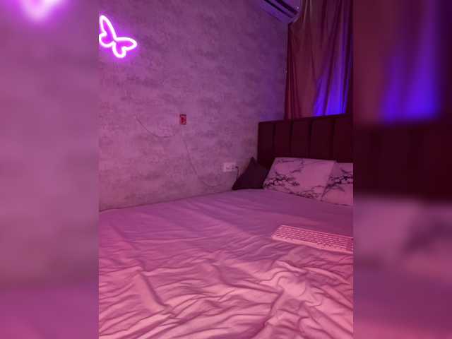 ButttFly's BongaCams show and profile