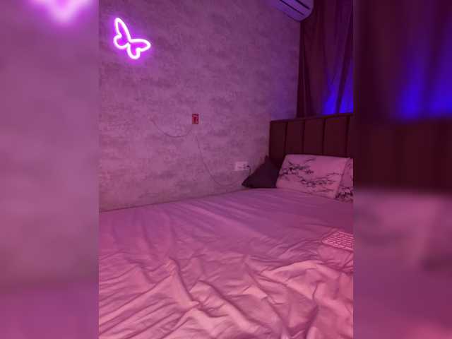 ButttFly's BongaCams show and profile