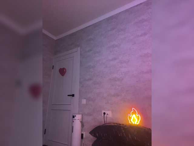 ButttFly's BongaCams show and profile